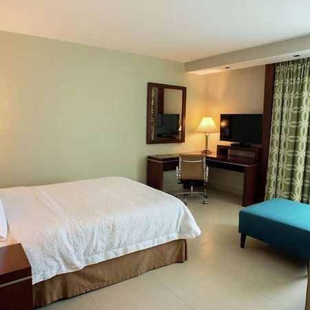 Hampton Inn By Hilton Merida Ngoại thất bức ảnh