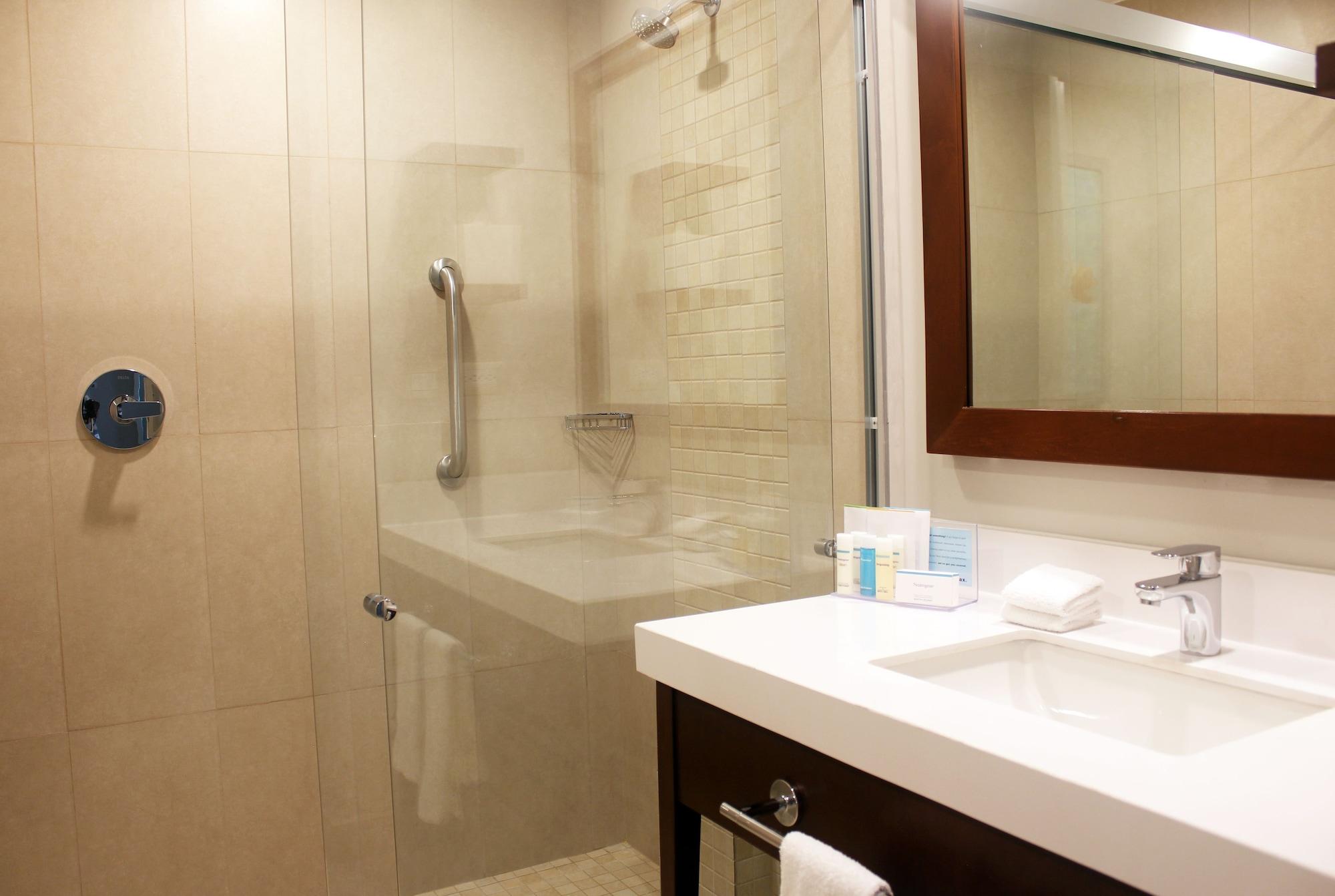 Hampton Inn By Hilton Merida Ngoại thất bức ảnh