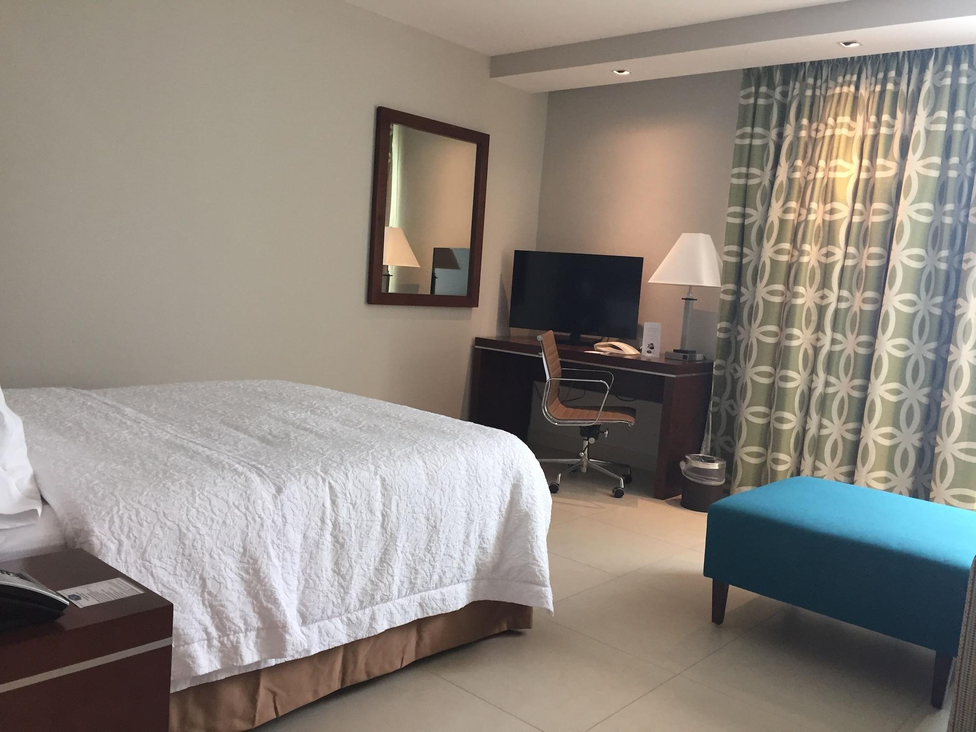 Hampton Inn By Hilton Merida Ngoại thất bức ảnh