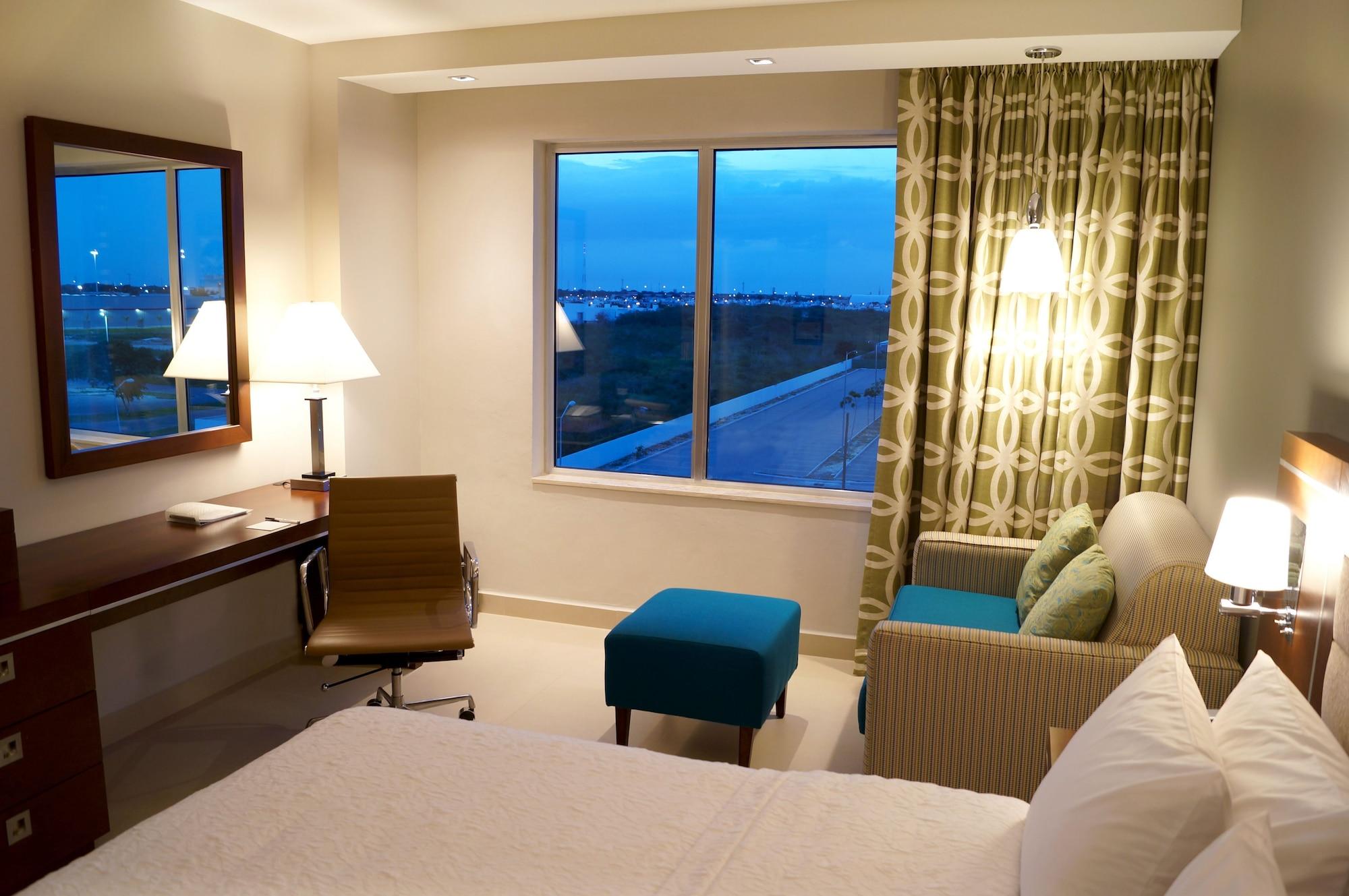 Hampton Inn By Hilton Merida Ngoại thất bức ảnh