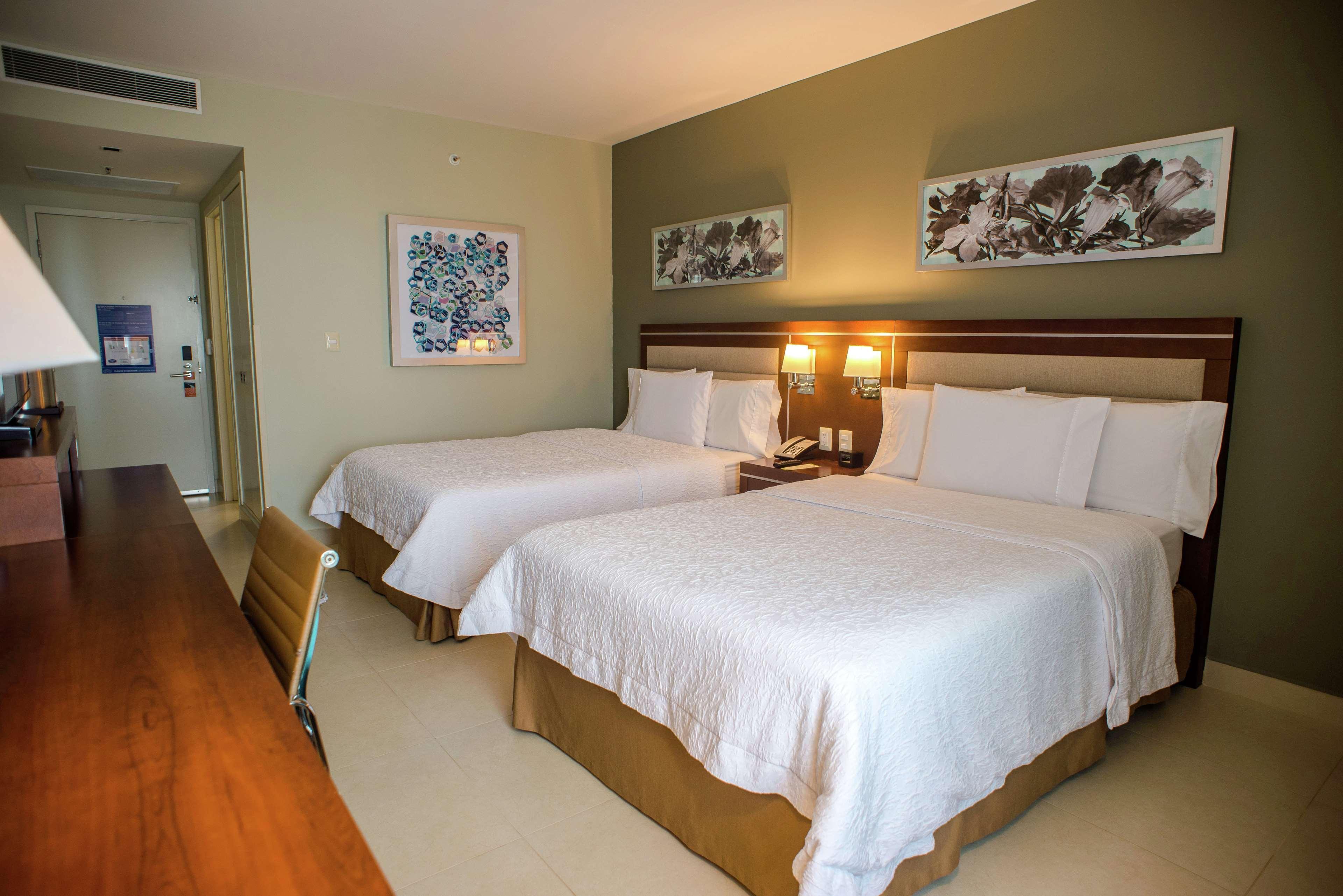 Hampton Inn By Hilton Merida Ngoại thất bức ảnh