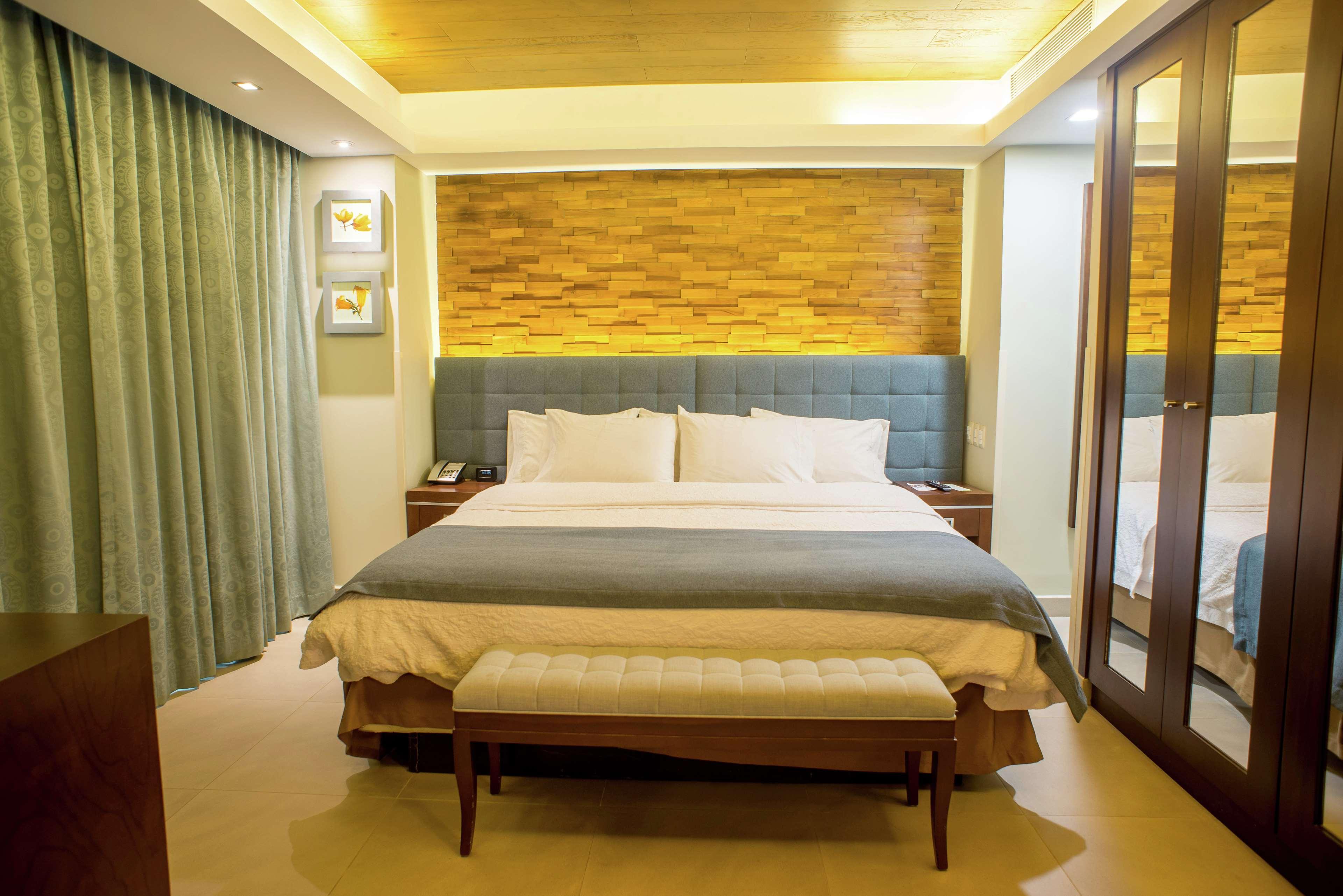 Hampton Inn By Hilton Merida Ngoại thất bức ảnh