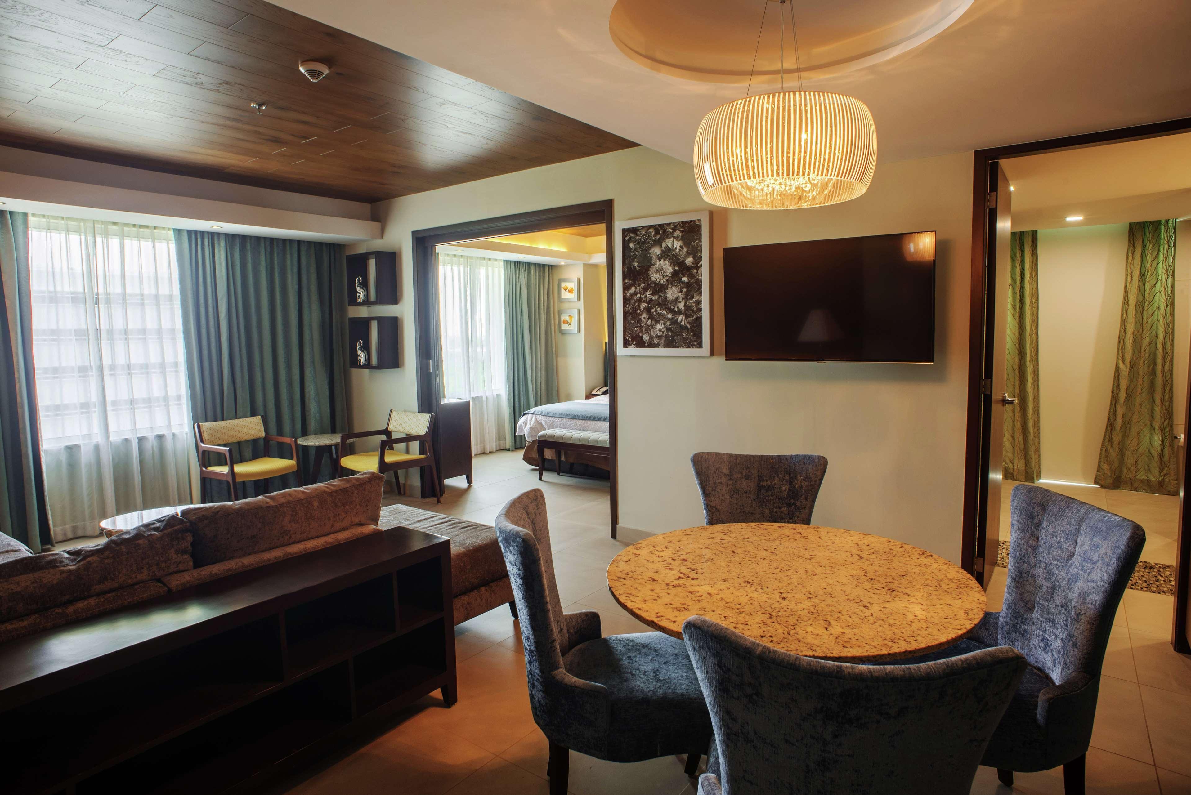 Hampton Inn By Hilton Merida Ngoại thất bức ảnh
