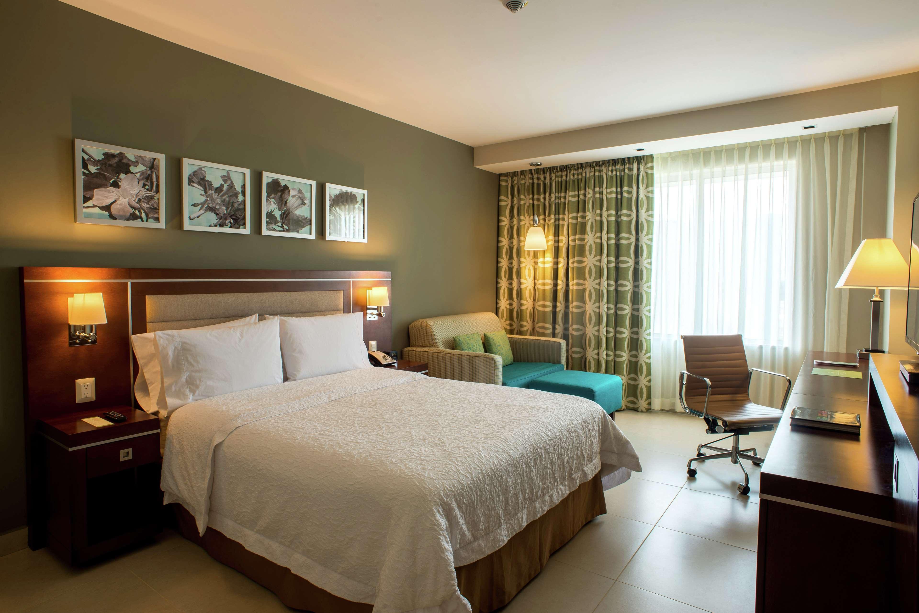 Hampton Inn By Hilton Merida Ngoại thất bức ảnh