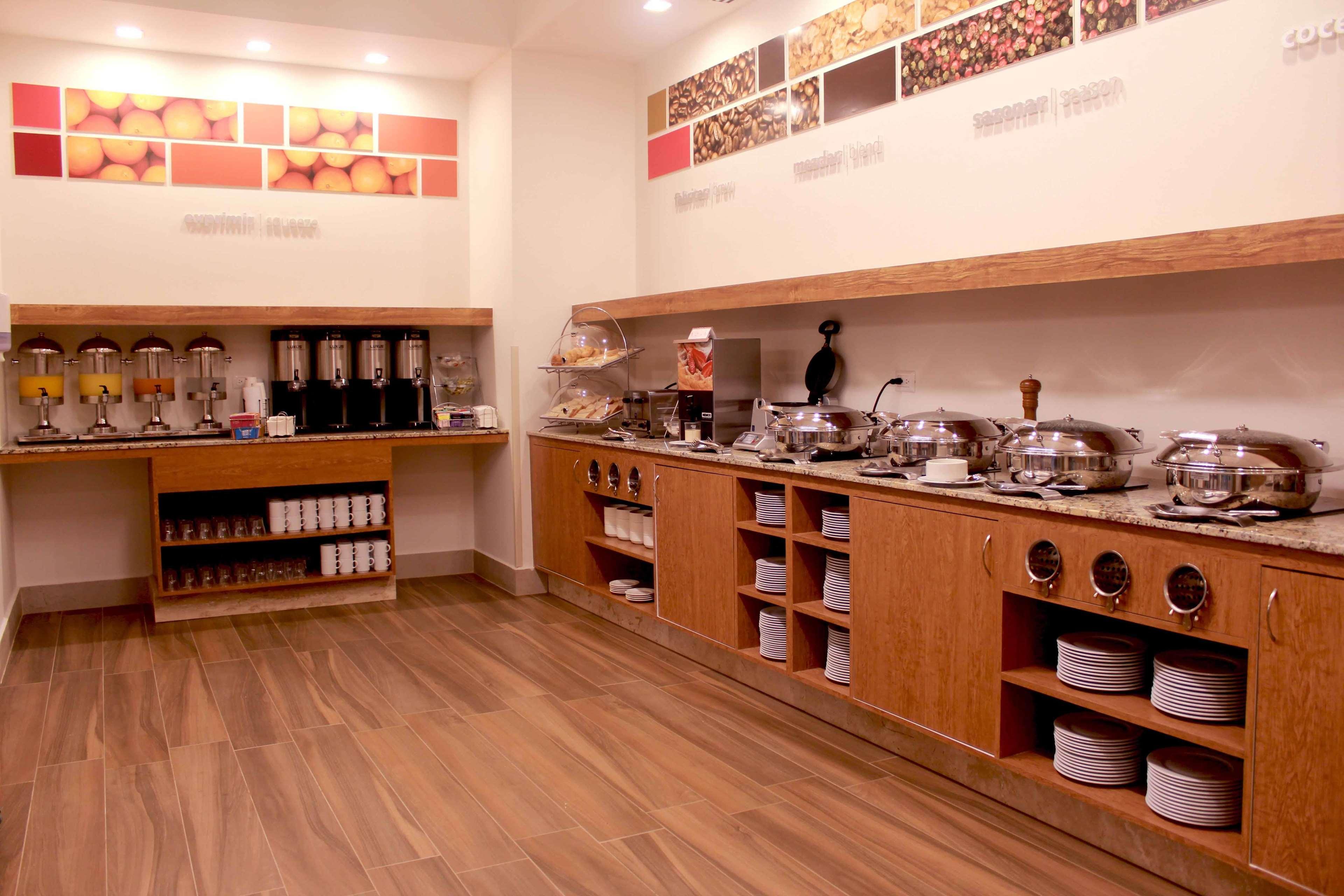 Hampton Inn By Hilton Merida Ngoại thất bức ảnh