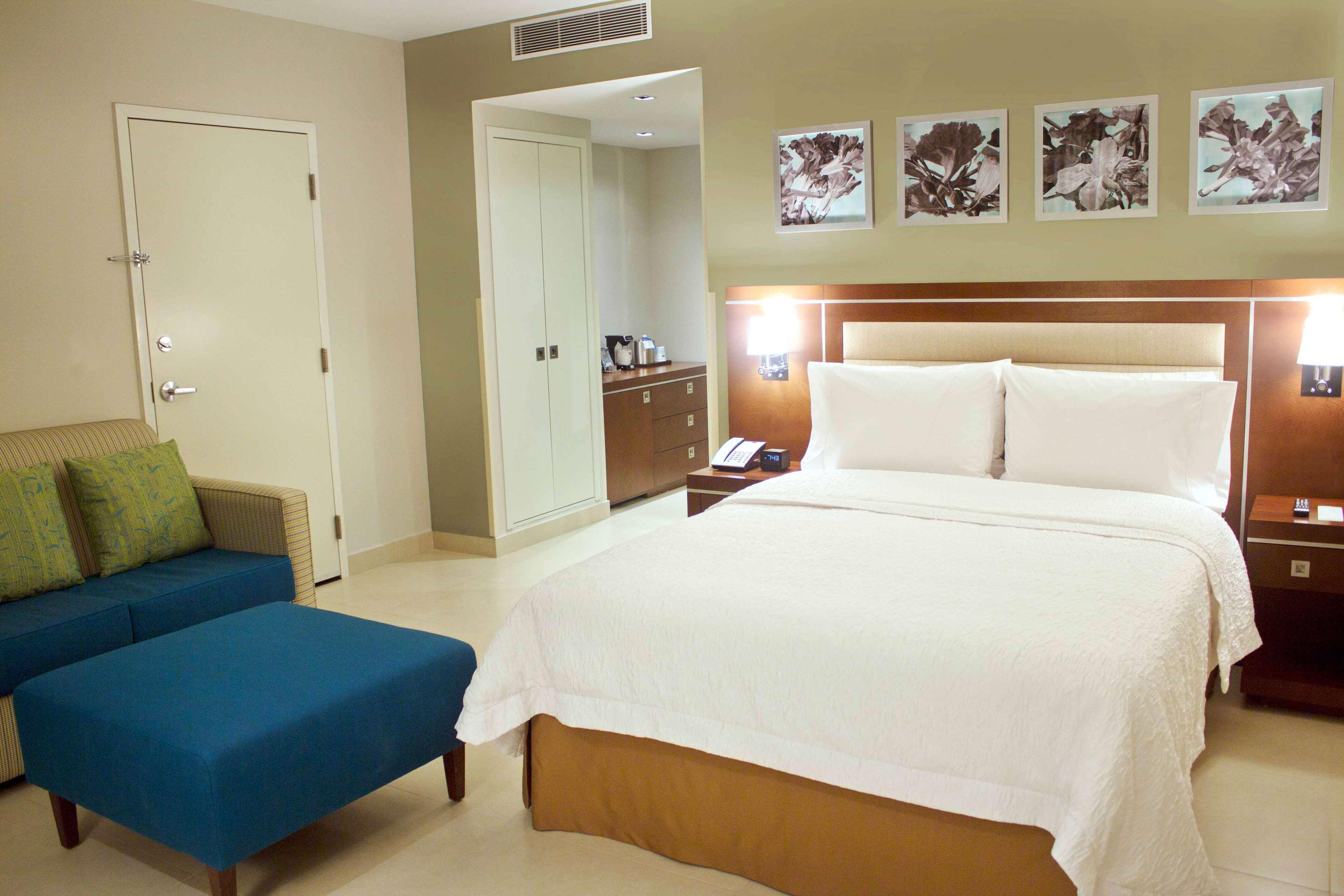 Hampton Inn By Hilton Merida Ngoại thất bức ảnh