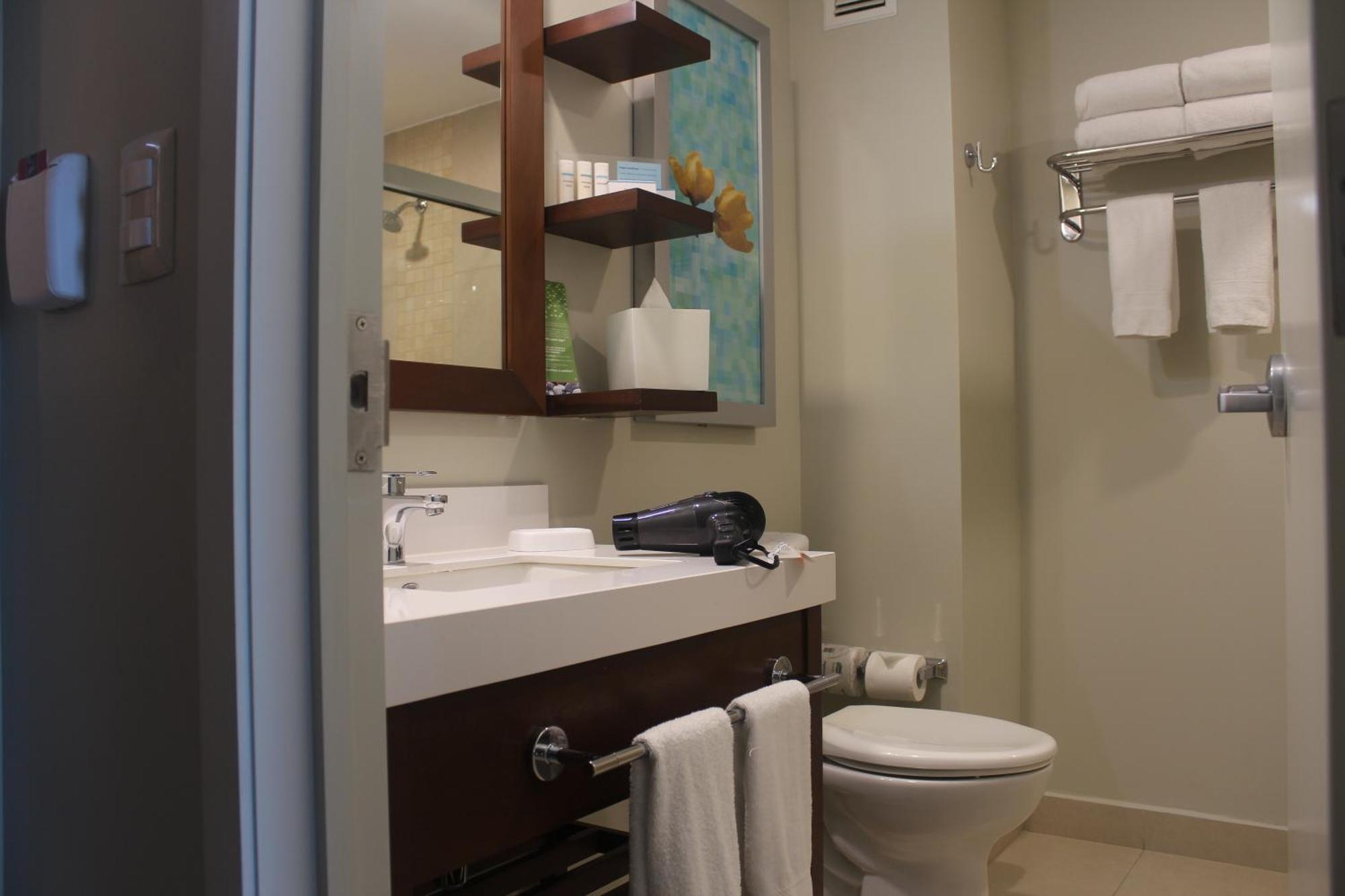 Hampton Inn By Hilton Merida Ngoại thất bức ảnh