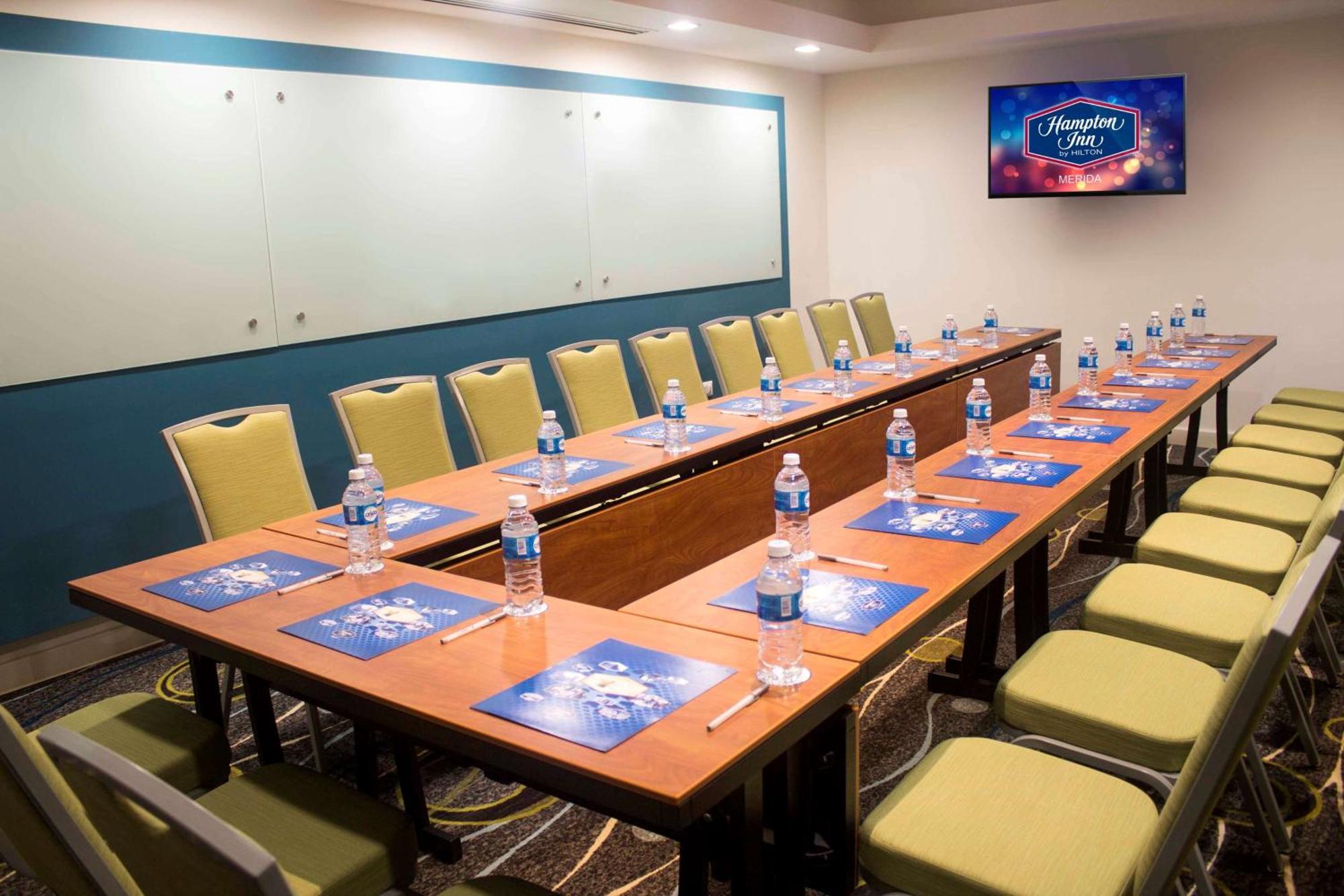 Hampton Inn By Hilton Merida Ngoại thất bức ảnh