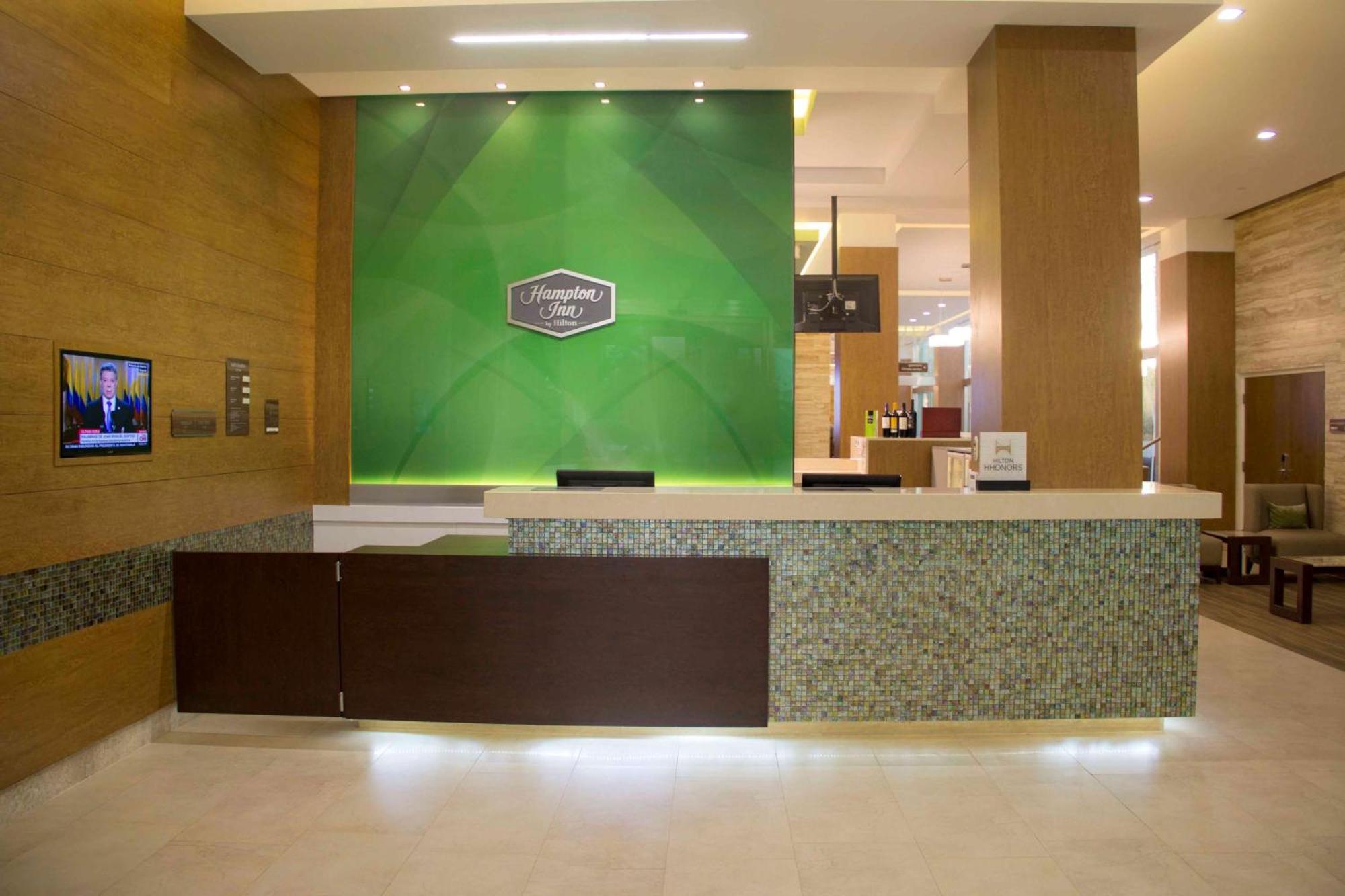 Hampton Inn By Hilton Merida Ngoại thất bức ảnh