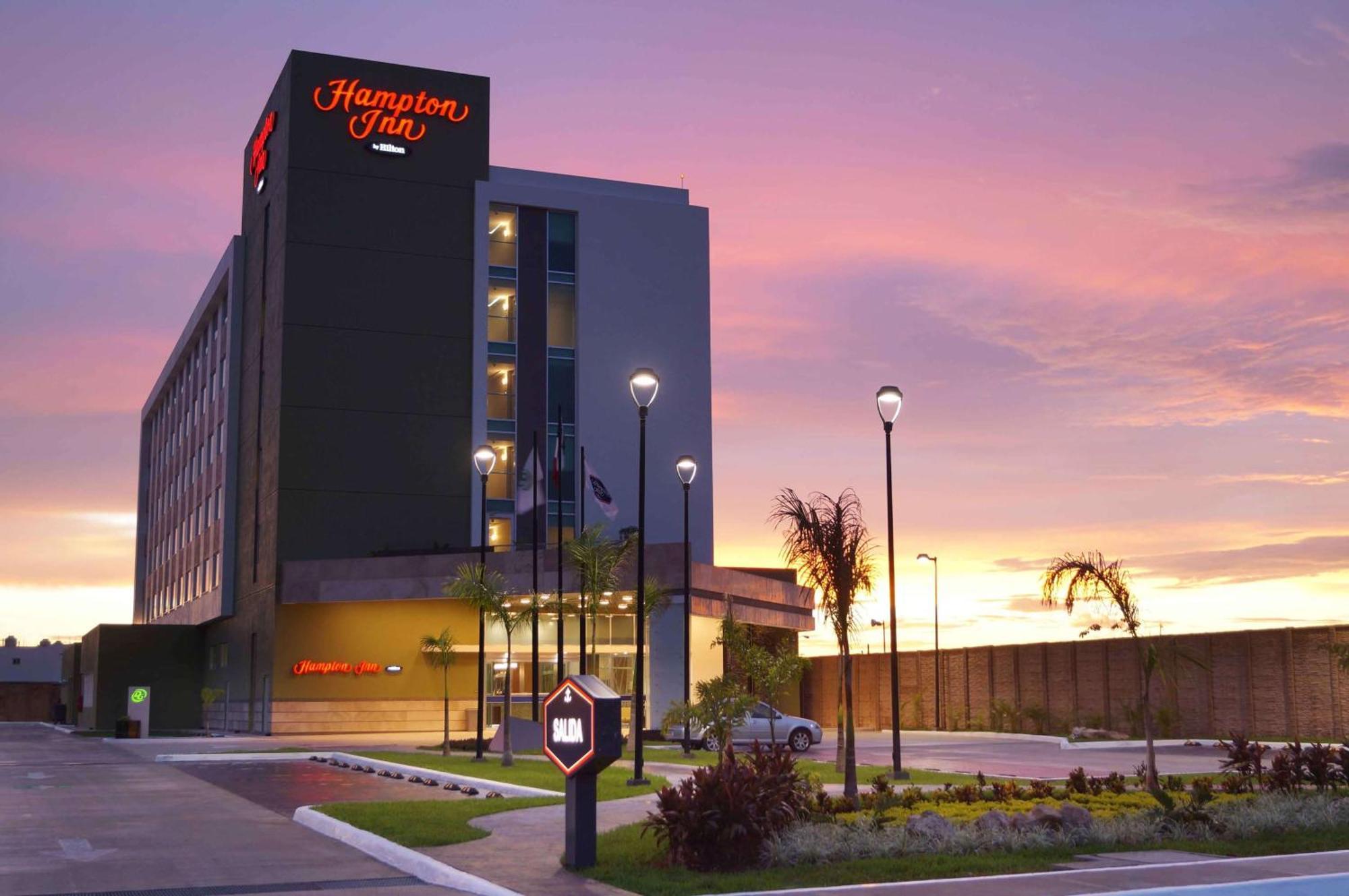 Hampton Inn By Hilton Merida Ngoại thất bức ảnh