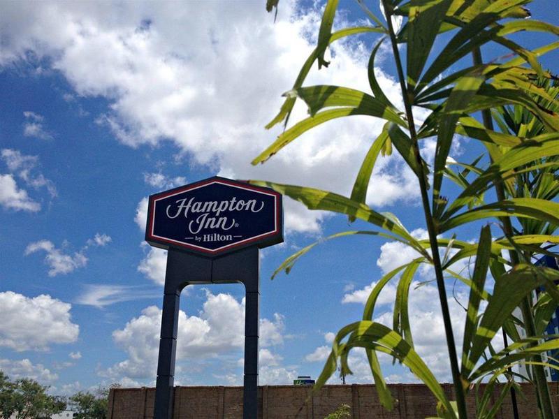 Hampton Inn By Hilton Merida Ngoại thất bức ảnh